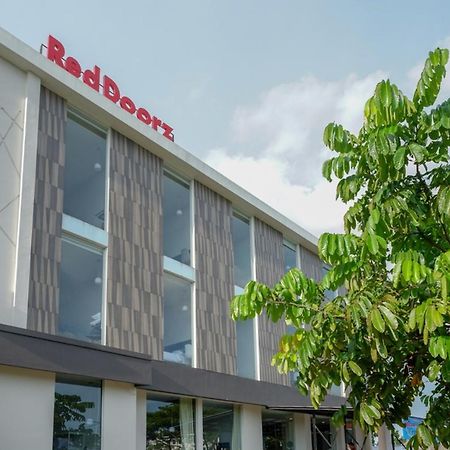 Reddoorz Plus Near Solo Baru Buitenkant foto