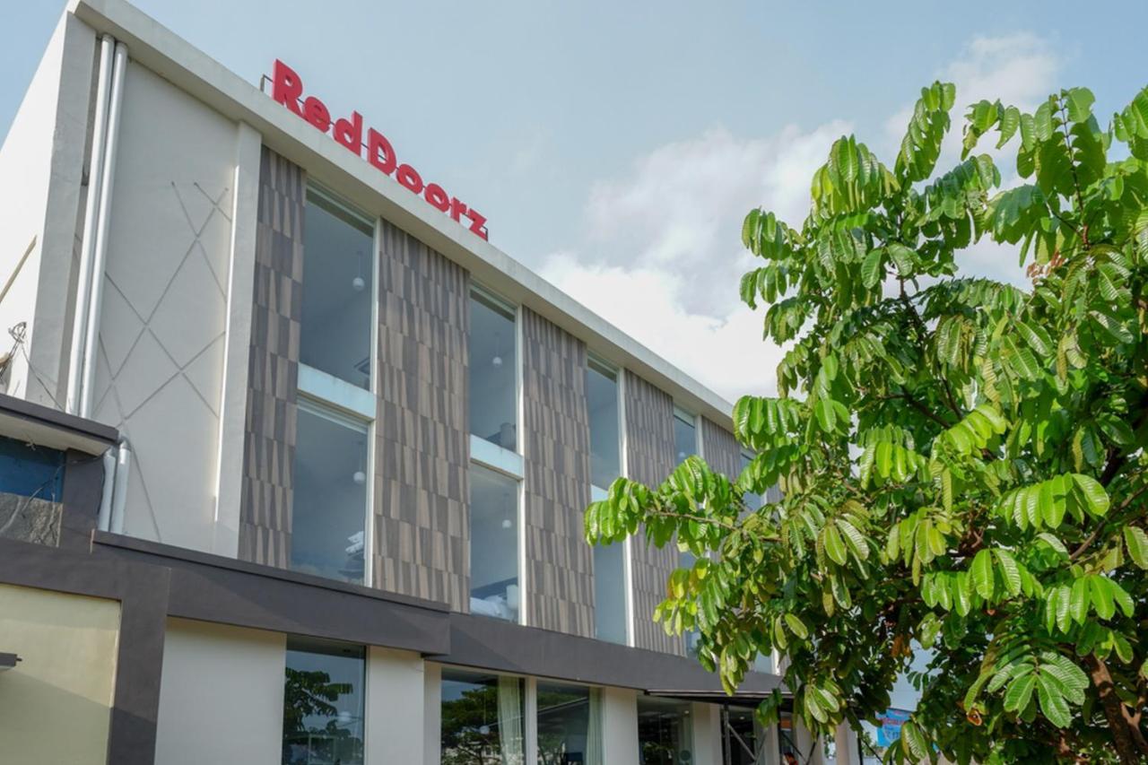 Reddoorz Plus Near Solo Baru Buitenkant foto