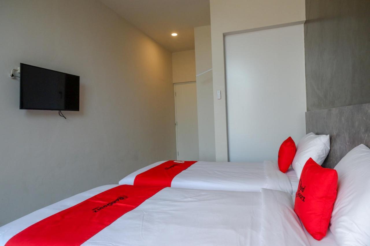 Reddoorz Plus Near Solo Baru Buitenkant foto