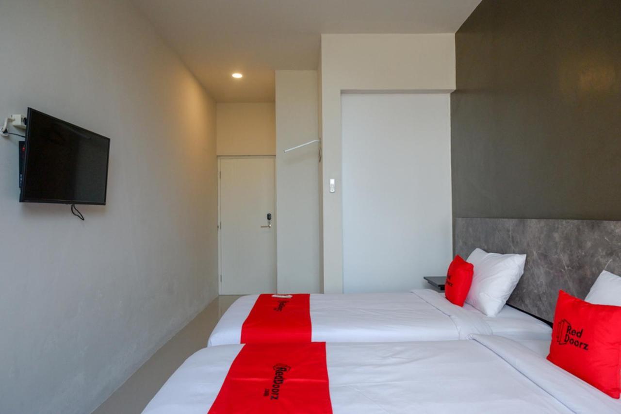 Reddoorz Plus Near Solo Baru Buitenkant foto