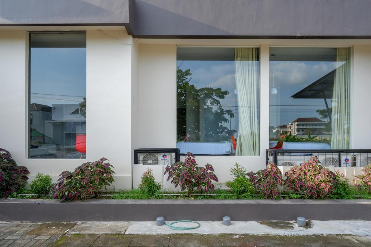 Reddoorz Plus Near Solo Baru Buitenkant foto